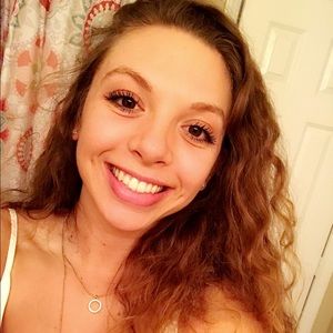 Meet your Posher, Alexandra